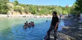 Tunceli'de sıcaktan bunalan vatandaşlar Tağar Çayı'na akın etti