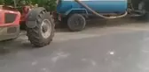 Su Tankerinde Mahsur Kalan Çiftçi İş Makinesiyle Kurtarıldı