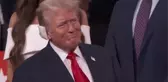 Ölümden dönen Trump, coşkulu kalabalık karşısında gözyaşlarını zor tuttu