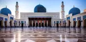 Umman'ın başkenti Maskat'ta bir cami yakınında gerçekleşen silahlı saldırıda dört kişi hayatını kaybetti, çok sayıda kişi yaralandı