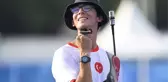 Milli Okçu Mete Gazoz, 5-1 geriye düştüğü maçta rakibini 6-5 yenerek çeyrek finale kaldı