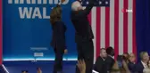 Kamala Harris ve Tim Walz İlk Seçim Mitingini Gerçekleştirdi