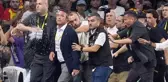Göztepe maçında saldırıya uğrayan Fenerbahçe Başkanı Ali Koç, PFDK'ya sevk edildi