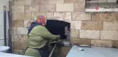 Hacer Usta, 13 yıldır taş ocağının başında çörek ve simit pişiriyor