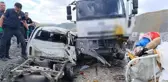 Hafriyat kamyonuyla çarpışan pikap hurdaya döndü! 3 kişi öldü, 2 kişi ağır yaralandı