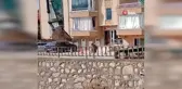 Dereye düşen köpek iş makinesinin kepçesi ile kurtarıldı