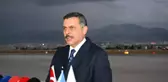 Erzurum Havalimanı'na bomba ihbarıyla acil iniş yapan uçakta çalışmalar devam ediyor