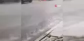 İstanbul'da sağanak yağış etkili oldu, yollar göle döndü