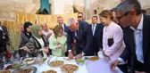 Bakan Ersoy ve Başkan Şahin, Açılan Kayna Sabun ve Pekmez Müzesi'nde Üzüm Pekmezi Yaptı