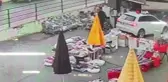 Başakşehir'de Polis Takibinden Kaçan Araç İş Yerine Girdi
