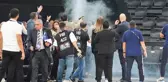 Fenerbahçe Opet-Beşiktaş maçı yaşanan olaylar nedeniyle ertelendi