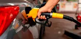 Motorine gelen 77 kuruşluk zammın ardından bir fiyat artışı da benzinde yaşandı