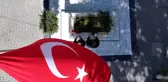 FETÖ elebaşının ölümü sonrası vatandaşlar Şehit Ömer Halisdemir'in kabrine akın etti