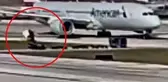 ABD'de park alanında bekleyen uçağın motoru, bagaj aracını yutup parçalara ayırdı