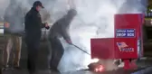 ABD'de oy sandıkları kundaklandı! Polis her yerde saldırganı arıyor