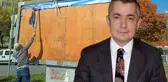 Esenyurt'ta Ahmet Özer'in fotoğrafları bilboardlardan kaldırılıp yerine Türk Bayrakları asıldı