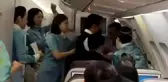 Güney Kore'ye giden uçakta panik: Yolcu acil çıkış kapısını açmaya çalıştı