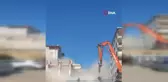 Antakya'da 5 Katlı Bina İş Makinesiyle Yıkıldı