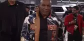 Herkes Mike Tyson'ın ceketindeki detayı konuşuyor