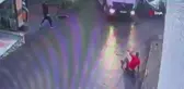 Freni Boşalan Kamyonun Kapısında Asılı Kaldı: Korku Dolu Anlar Kamerada