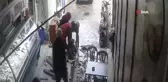 Temizlik Yaparken Tavandan Düşen Esnaf Yaralandı