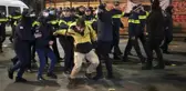 Gürcistan'da yol kapatıp çadır kuran protestoculara polis müdahalesi