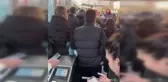 İstanbul'da Tramvay Seferleri Aksadı, Duraklarda Yoğunluk Oluştu
