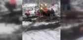 Fırtına Kestane Ağacını Devrip Yolu Kapattı