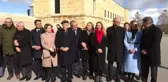 Özgür Özel, Öğretmenler Günü'nde Ailesi ve Öğretmenleriyle Anıtkabir'de.