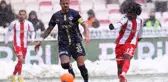 Sivasspor ve Kasımpaşa, yoğun kar yağışı altında 0-0 berabere kaldı