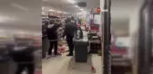 Hırsızlık İddiasıyla Yangın Tüpüyle Cam Kırdılar