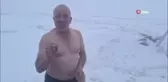 60 Yaşındaki Adam Dondurucu Soğuğa Rağmen Kar Banyosu Yaptı