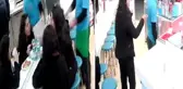 Turist, 800 liralık hesabı ödememek için yemeğe saç attı