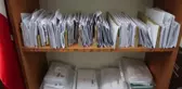 Tecde Mahallesi'nde İcra Evrakları Yığılıyor