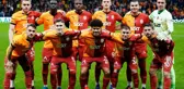 Galatasaray'da korkutan sakatlık: Yıldız futbolcu, sahayı sedyeyle terk etti