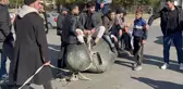 Hafız Esad'ın heykeli Emevi Meydanı'nda sürüklendi