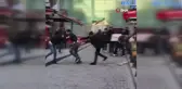 Eminönü'nde Yumruk ve Sopalarla Kavga: O Anlar Kamerada