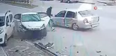 Samsun'da Ara Yoldan Caddeye Çıkan Araca Çarpan Otomobil: 1 Yaralı
