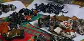 Şimşek çaktıktan sonra gökten siyah kayalar düştü