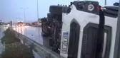 Mersin'de Yağışlı Havada Tır Devrildi