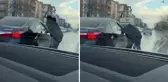 Trafikte hasarlı araç gören kaporta ustası dayanamadı