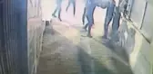 Kağıthane'de takip edildiklerini zanneden şüpheliler, sokak ortasında polise saldırdı