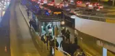Metrobüs durağında rastgele ateş açtı