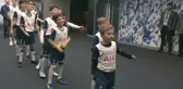 Karşılarında Van Dijk'ı gören Tottenhamlı miniklerden güldüren istek