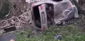 Alkollü Sürücü Duvarı Yıkarak Bahçeye Uçtu: 4 Yaralı