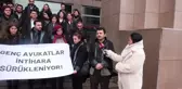 Hukukçu İntiharlarıyla İlgili İstanbul Adliyesi Önünde Açıklama: Göz Göre Göre Ölüme Sürüklendiğimizi Hissediyoruz