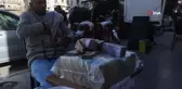 Suriye'de sarraflar sokaklarda döviz bozuyor