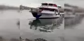 Haliç'te Yolcu Vapuru Balıkçı Teknesine Çarptı