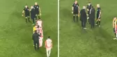 Mourinho'nun hareketlerine dikkat: Maç biter bitmez soluğu hakemin yanında aldı