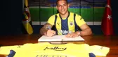 Fenerbahçe, Diego Carlos ile 3.5 yıllık sözleşme imzaladı